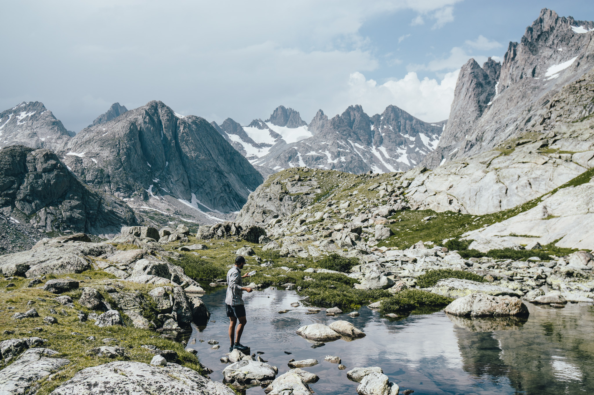 titcomb basin on the continental divide trail